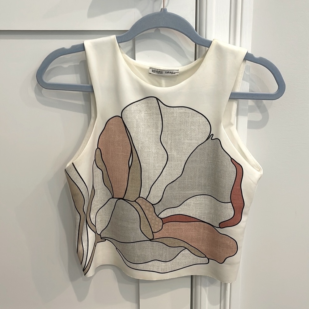 Chic crop top tank in size small!